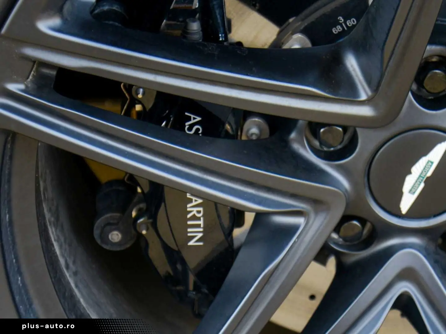 ASTON MARTIN V8 Vantage Coupe