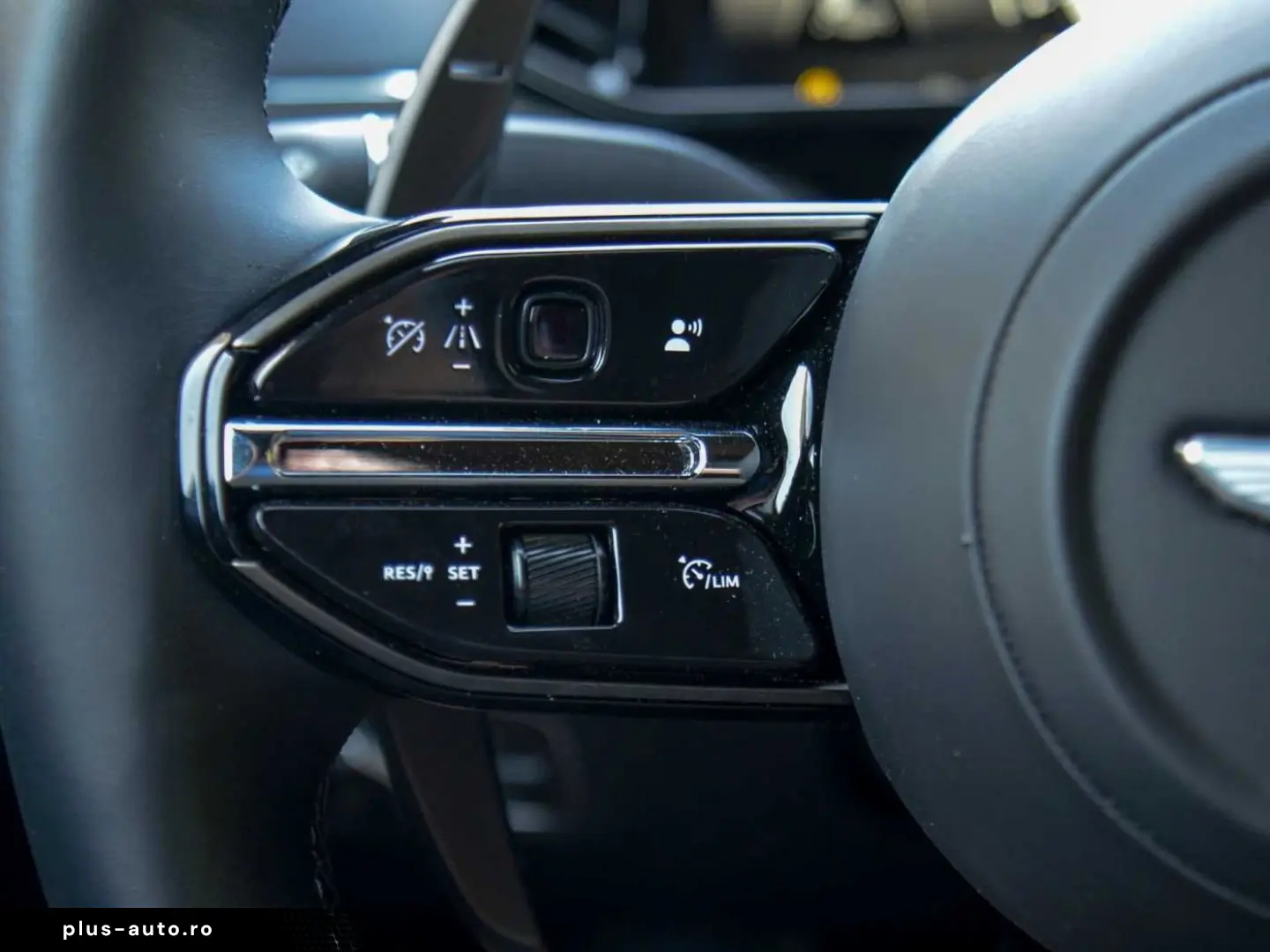 ASTON MARTIN V8 Vantage Coupe