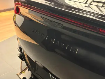 ASTON MARTIN DBX 707 - Onyx Black - Standheizung