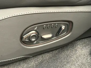 ASTON MARTIN DBX 707 - Onyx Black - Standheizung