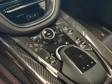 ASTON MARTIN DBX 707 - Onyx Black - Standheizung