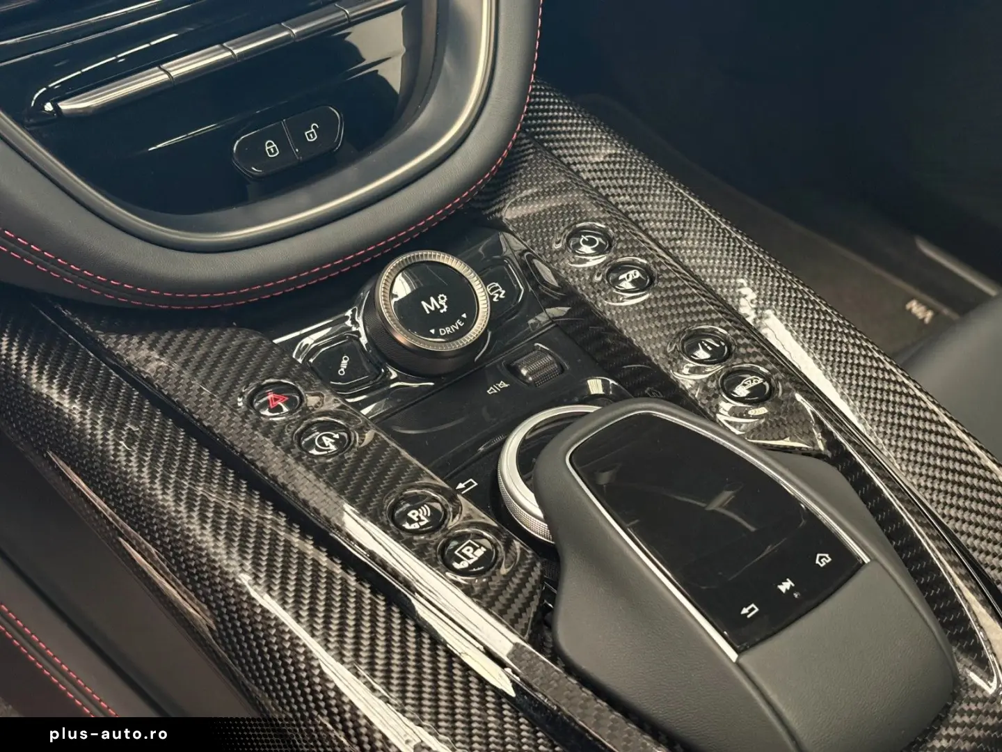 ASTON MARTIN DBX 707 - Onyx Black - Standheizung