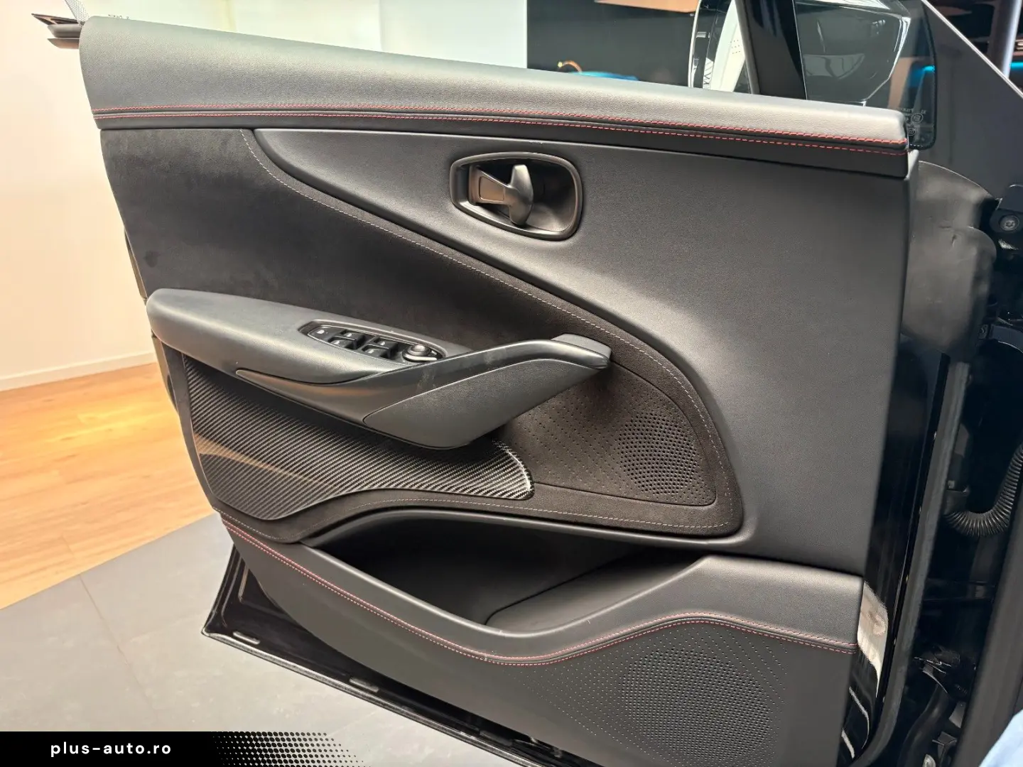 ASTON MARTIN DBX 707 - Onyx Black - Standheizung