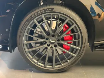 ASTON MARTIN DBX 707 - Onyx Black - Standheizung