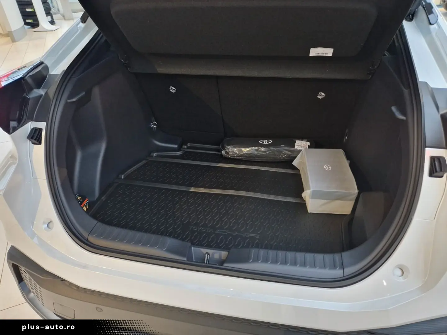 TOYOTA C-HR 2 0 Hybrid Plug-In Team ACC LED Navi