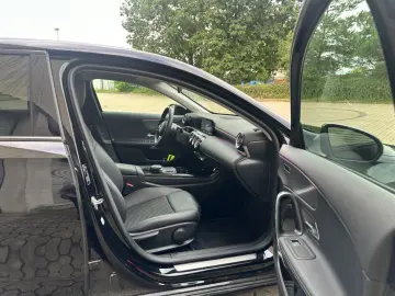 MERCEDES-BENZ A 200 d Limousine 8G-DCT Widescreen