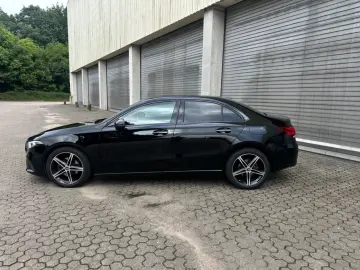 MERCEDES-BENZ A 200 d Limousine 8G-DCT Widescreen