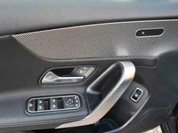MERCEDES-BENZ Limousine A 250 e Navi Klima Leder 1.Hand