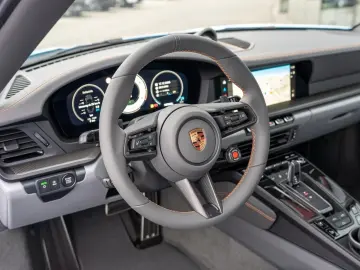 Porsche 992 911 Carrera 4 GTS Cabriolet Lift Burmester