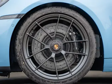 Porsche 992 911 Carrera 4 GTS Cabriolet Lift Burmester