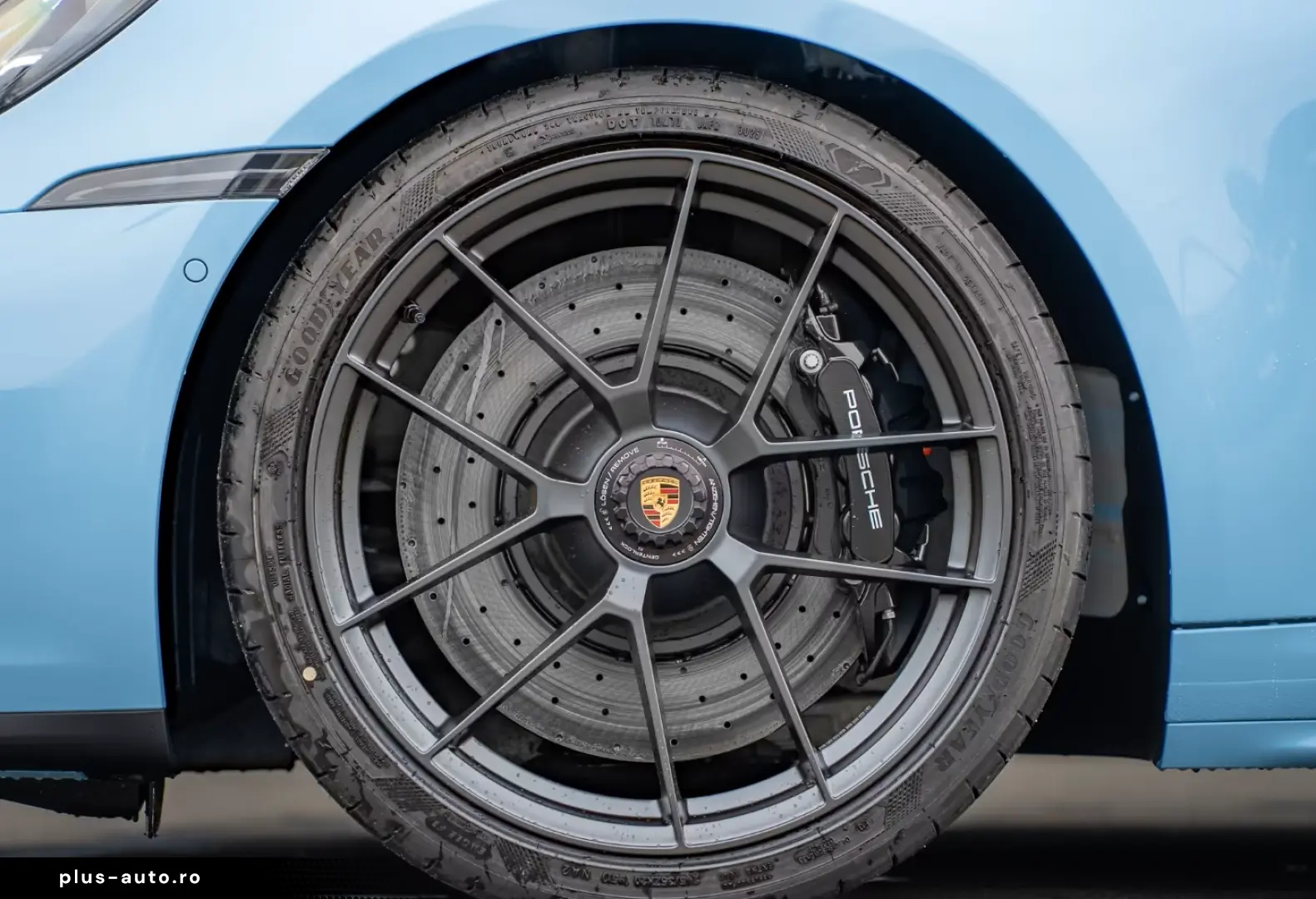 Porsche 992 911 Carrera 4 GTS Cabriolet Lift Burmester