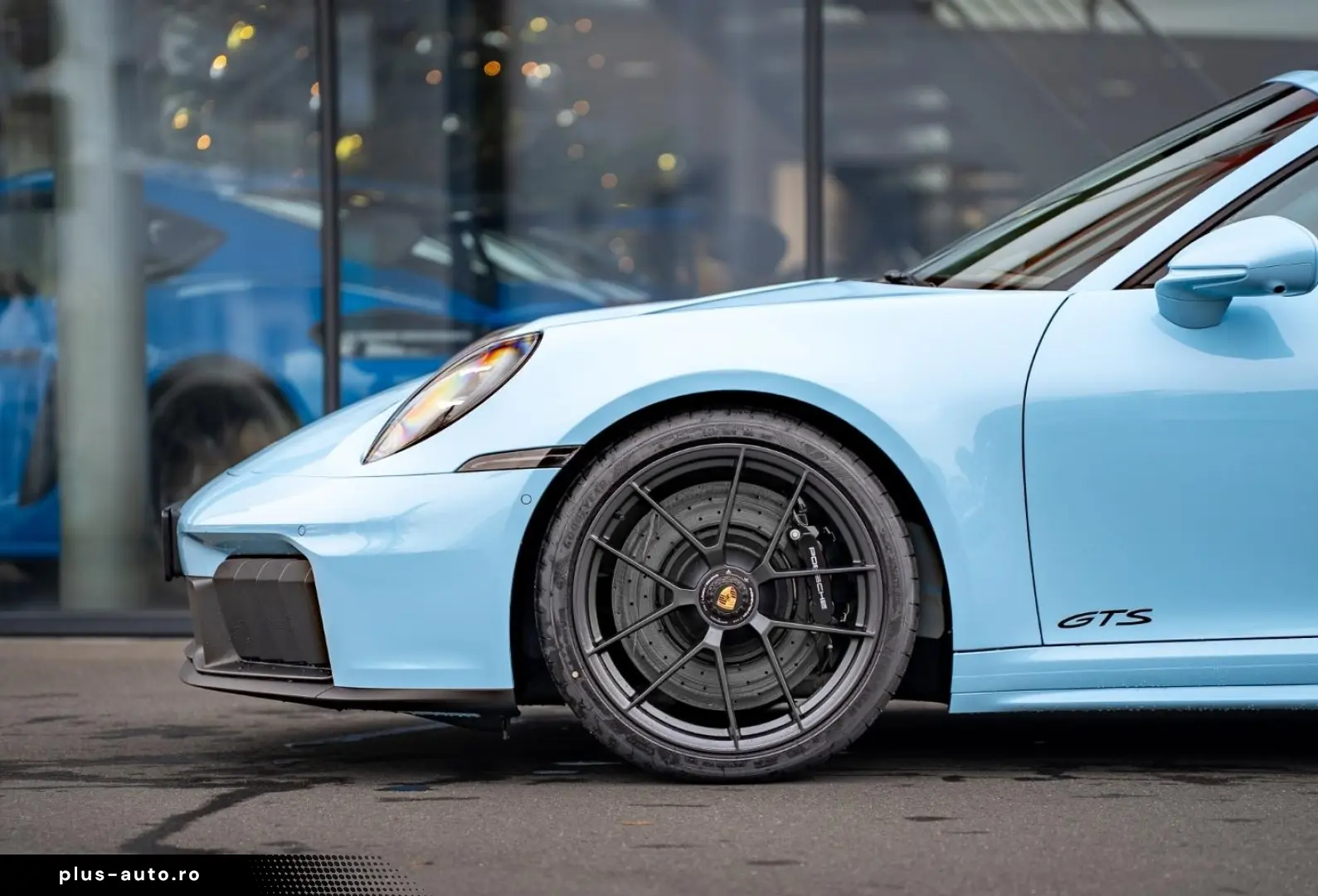 Porsche 992 911 Carrera 4 GTS Cabriolet Lift Burmester