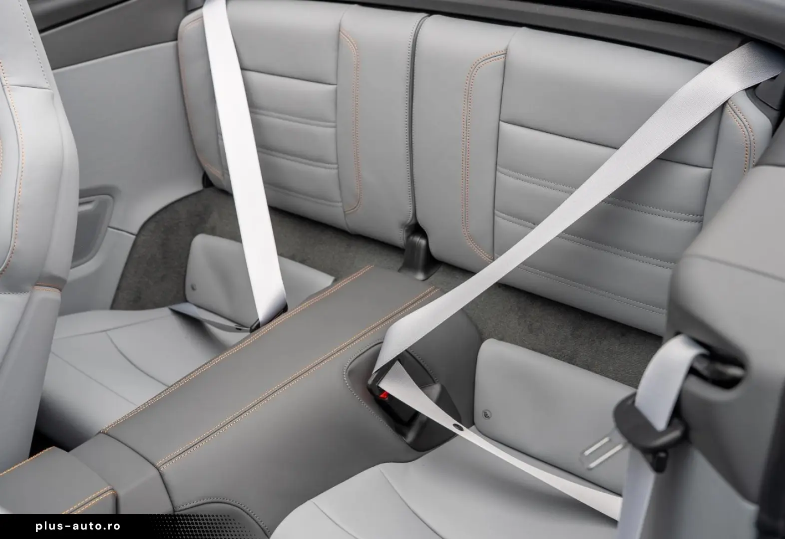 Porsche 992 911 Carrera 4 GTS Cabriolet Lift Burmester