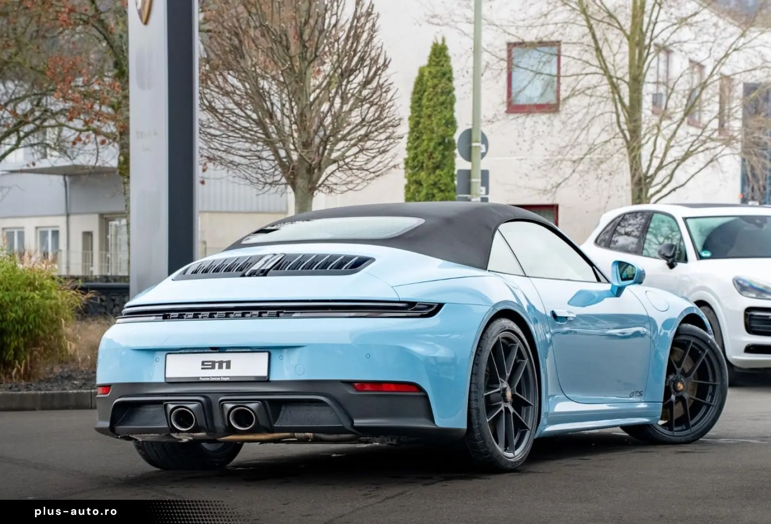 Porsche 992 911 Carrera 4 GTS Cabriolet Lift Burmester