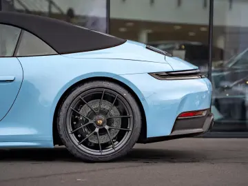 Porsche 992 911 Carrera 4 GTS Cabriolet Lift Burmester