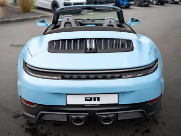 Porsche 992 911 Carrera 4 GTS Cabriolet Lift Burmester