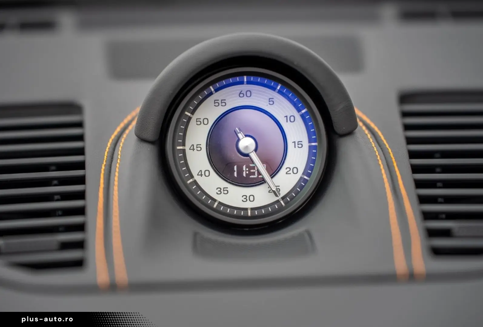 Porsche 992 911 Carrera 4 GTS Cabriolet Lift Burmester