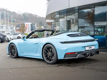 Porsche 992 911 Carrera 4 GTS Cabriolet Lift Burmester
