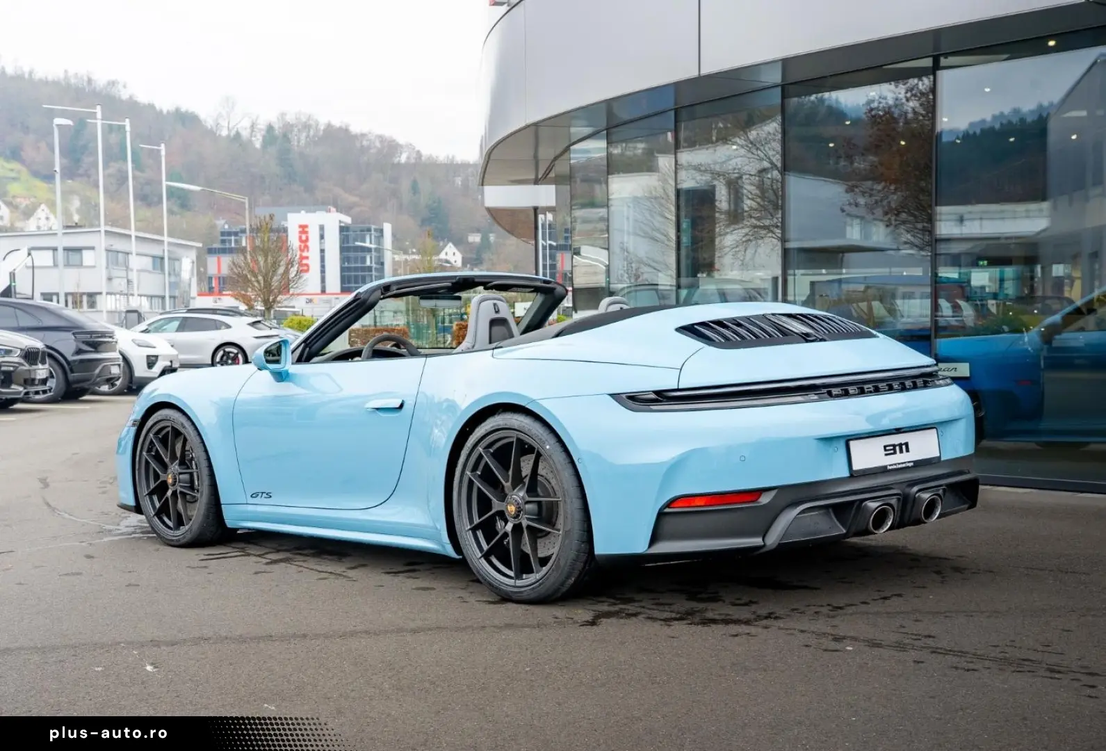 Porsche 992 911 Carrera 4 GTS Cabriolet Lift Burmester