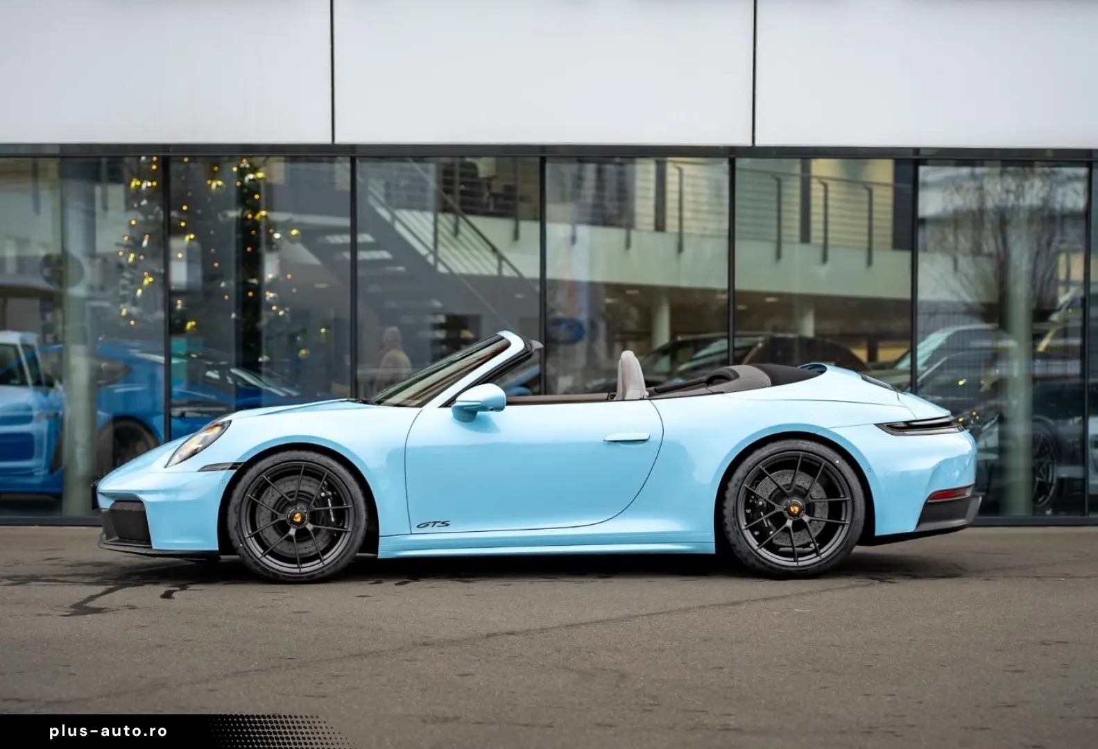 Porsche 992 911 Carrera 4 GTS Cabriolet Lift Burmester