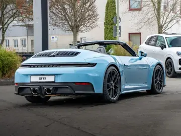 Porsche 992 911 Carrera 4 GTS Cabriolet Lift Burmester