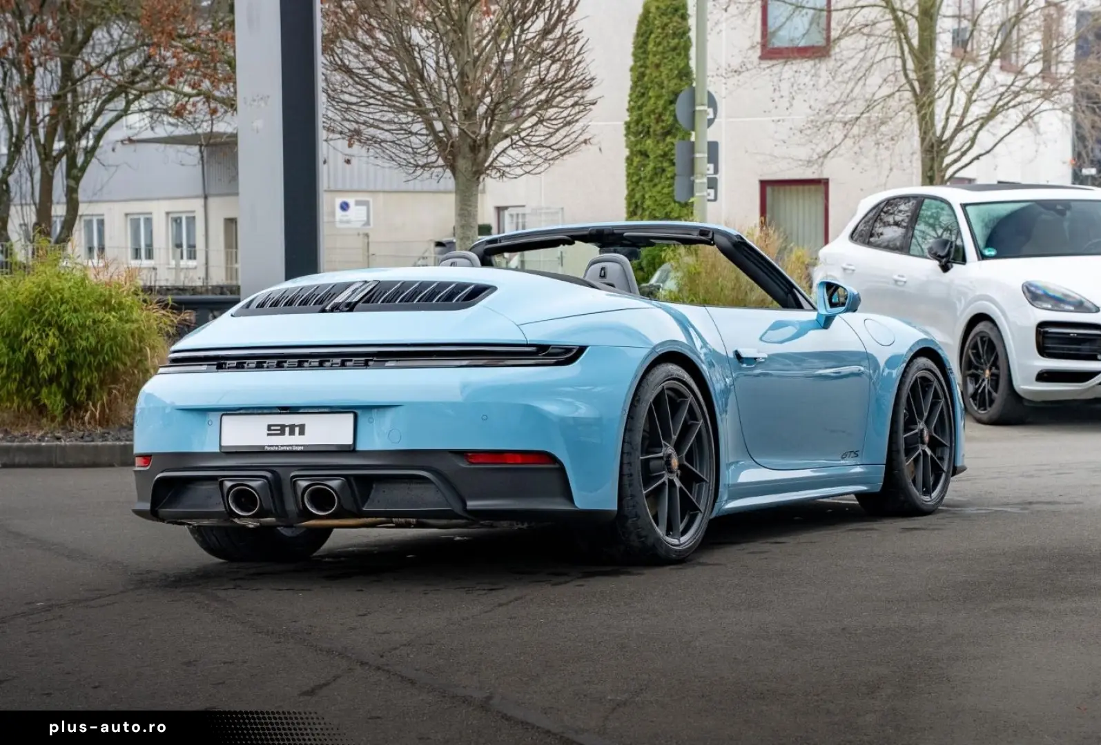 Porsche 992 911 Carrera 4 GTS Cabriolet Lift Burmester