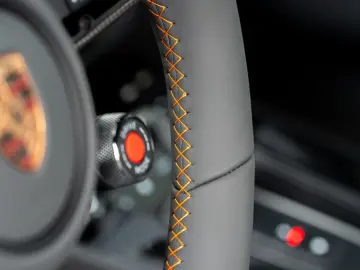 Porsche 992 911 Carrera 4 GTS Cabriolet Lift Burmester