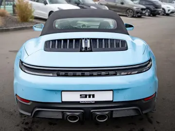 Porsche 992 911 Carrera 4 GTS Cabriolet Lift Burmester