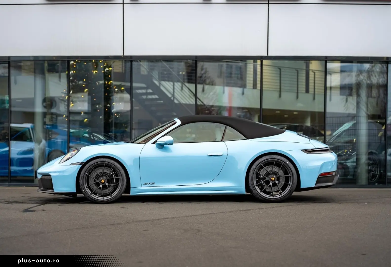 Porsche 992 911 Carrera 4 GTS Cabriolet Lift Burmester