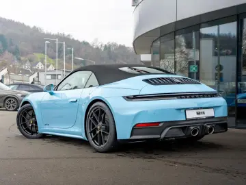 Porsche 992 911 Carrera 4 GTS Cabriolet Lift Burmester