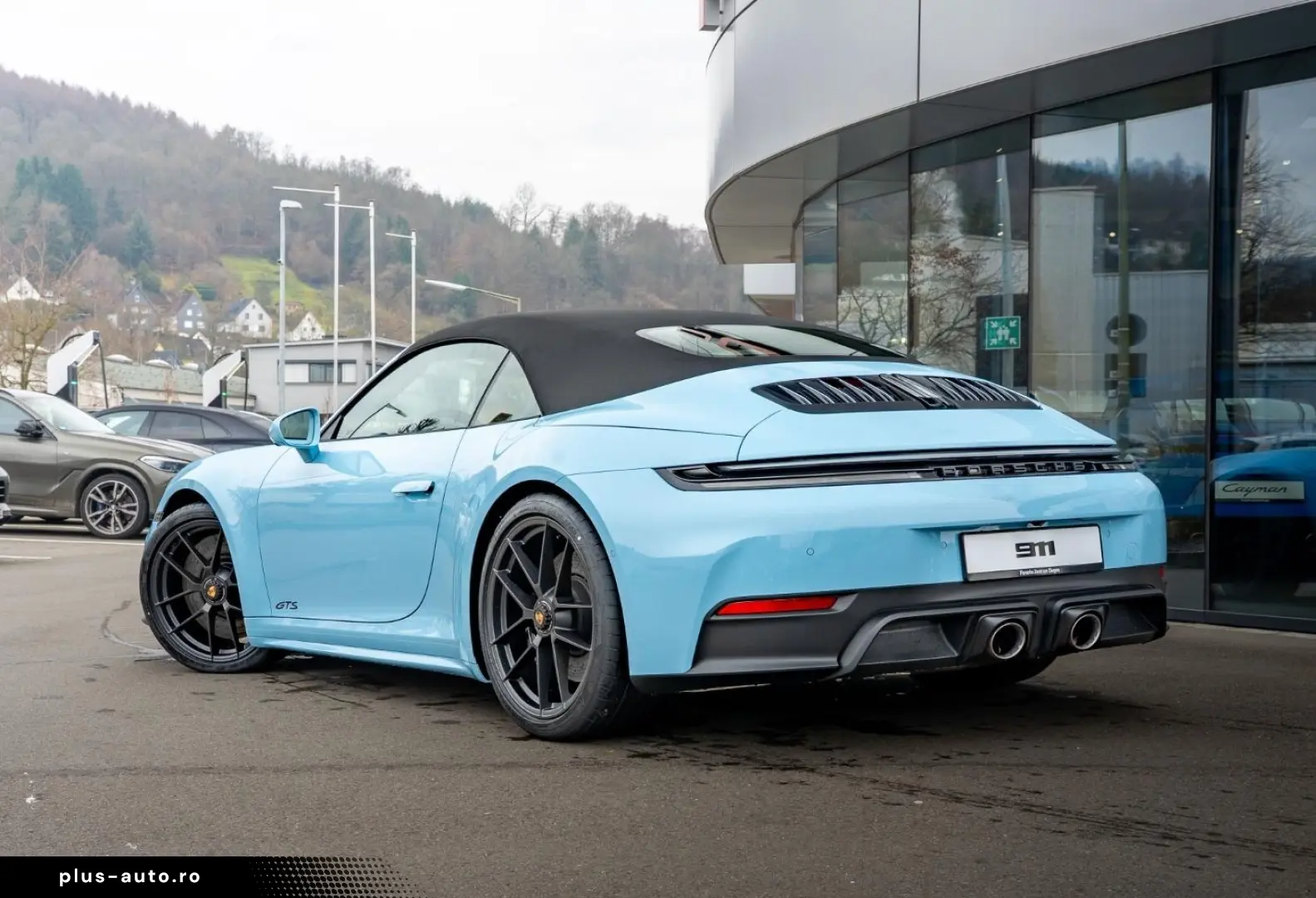 Porsche 992 911 Carrera 4 GTS Cabriolet Lift Burmester