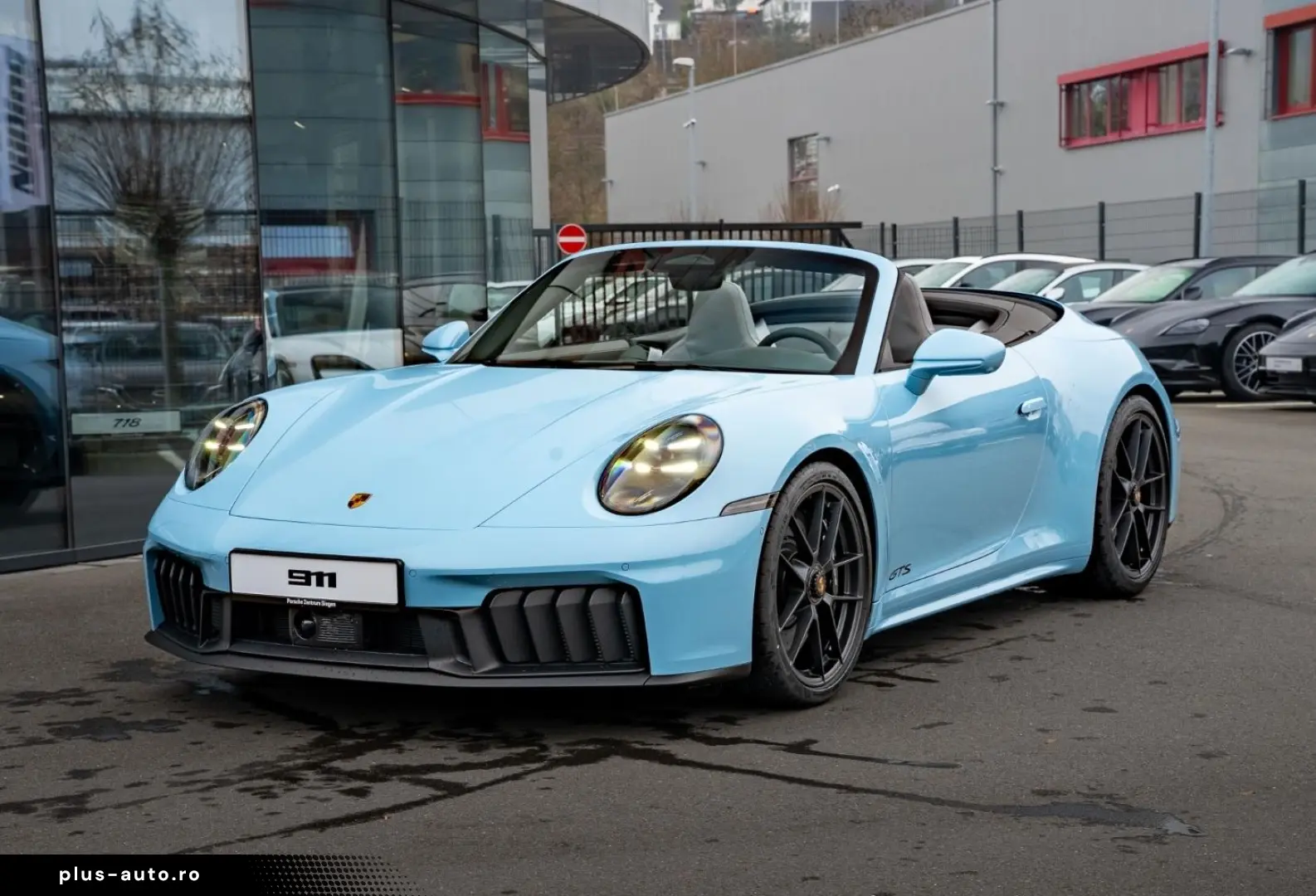 Porsche 992 911 Carrera 4 GTS Cabriolet Lift Burmester