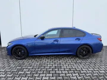 BMW 330 e xDrive M Sport Pro PANO LCProf SHZ