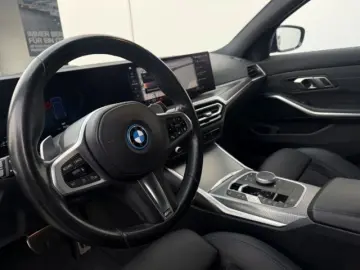 BMW 330 e xDrive M Sport Pro PANO LCProf SHZ