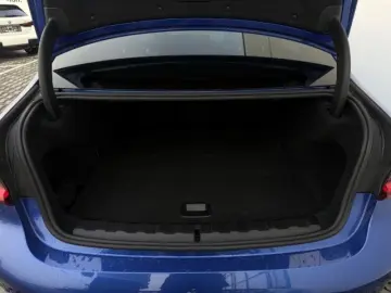 BMW 330 e xDrive M Sport Pro PANO LCProf SHZ