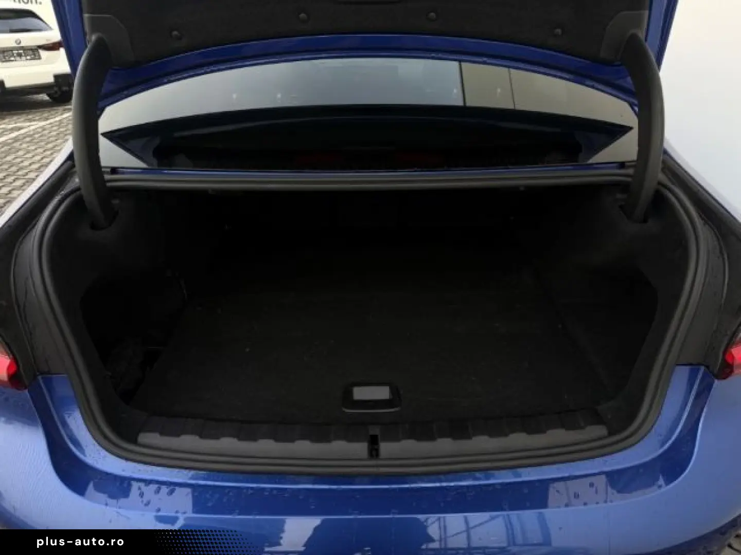 BMW 330 e xDrive M Sport Pro PANO LCProf SHZ