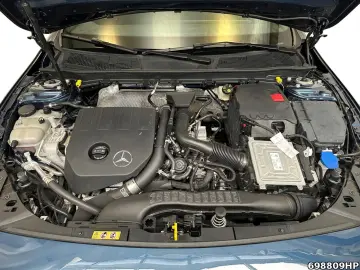 MERCEDES-BENZ A 180 AMG Line Limousine Night-P.