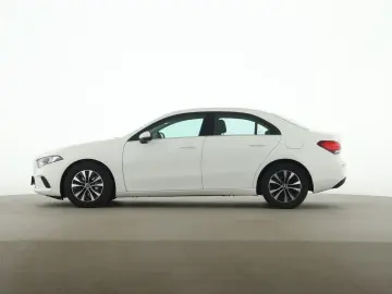 MERCEDES-BENZ A 200 d Limousine Style MBUX AHK Navi Park