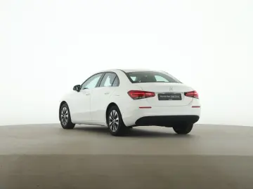 MERCEDES-BENZ A 200 d Limousine Style MBUX AHK Navi Park