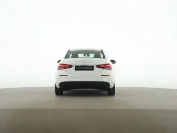 MERCEDES-BENZ A 200 d Limousine Style MBUX AHK Navi Park