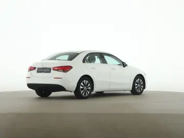 MERCEDES-BENZ A 200 d Limousine Style MBUX AHK Navi Park