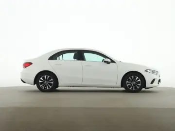 MERCEDES-BENZ A 200 d Limousine Style MBUX AHK Navi Park