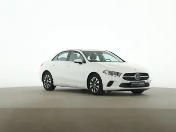 MERCEDES-BENZ A 200 d Limousine Style MBUX AHK Navi Park