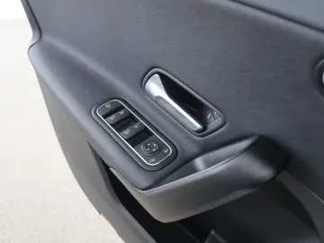 MERCEDES-BENZ A 200 d Limousine Style MBUX AHK Navi Park