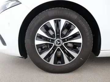 MERCEDES-BENZ A 200 d Limousine Style MBUX AHK Navi Park