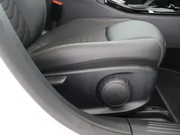 MERCEDES-BENZ A 200 d Limousine Style MBUX AHK Navi Park