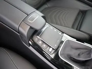 MERCEDES-BENZ A 200 d Limousine Style MBUX AHK Navi Park