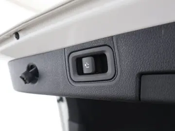 MERCEDES-BENZ A 200 d Limousine Style MBUX AHK Navi Park