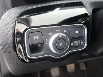 MERCEDES-BENZ A 200 d Limousine Style MBUX AHK Navi Park