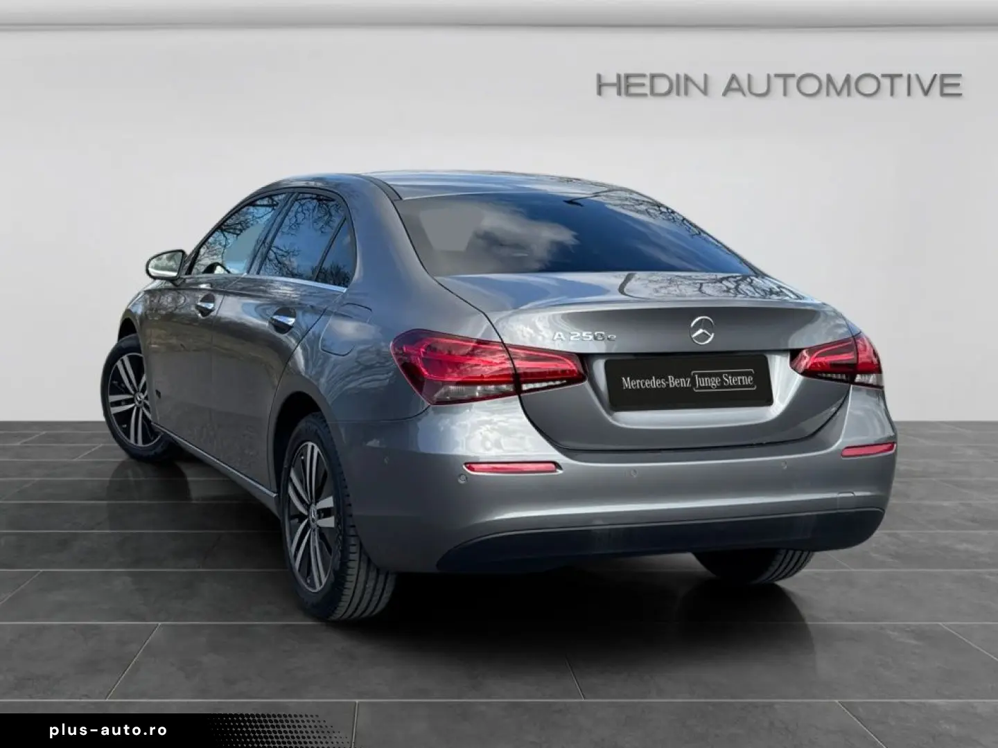 MERCEDES-BENZ A 250 e Limousine LEDER MBUX SHZ TEMP KAM PANO